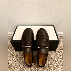 Gucci shoes/size 7.5 (it fits me as a size 8)                Brown loafers.